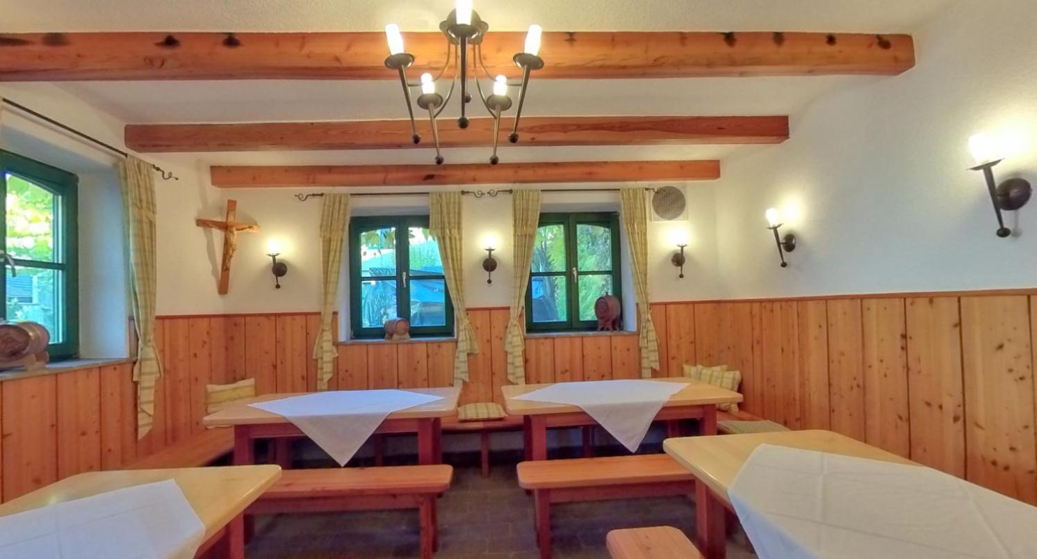 Hotel-Restaurant-Vinothek Felix Sommer Auersthal Extérieur photo