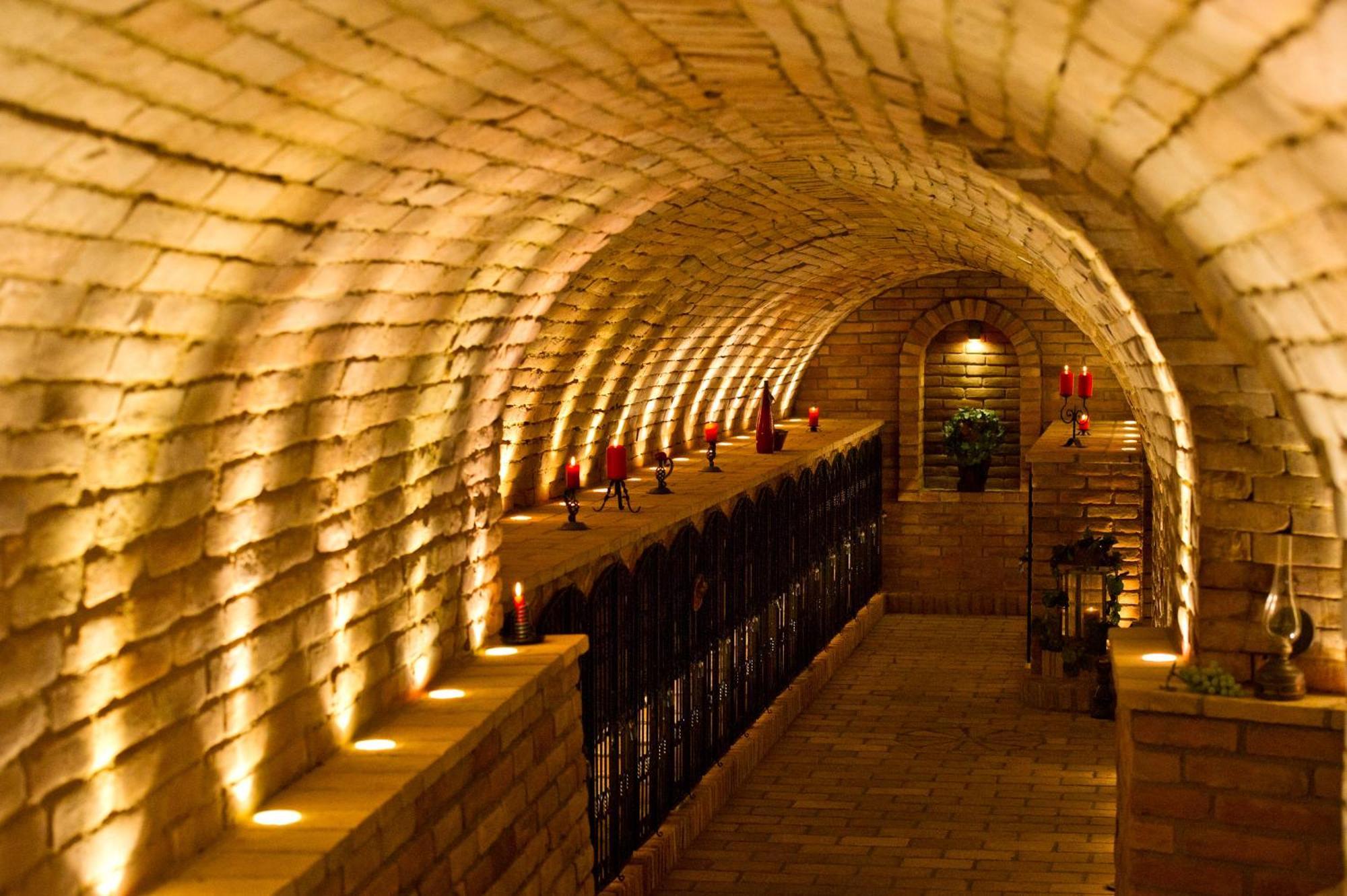 Hotel-Restaurant-Vinothek Felix Sommer Auersthal Extérieur photo