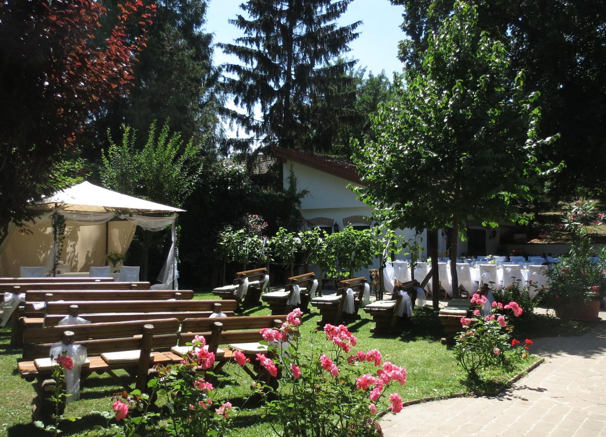 Hotel-Restaurant-Vinothek Felix Sommer Auersthal Extérieur photo