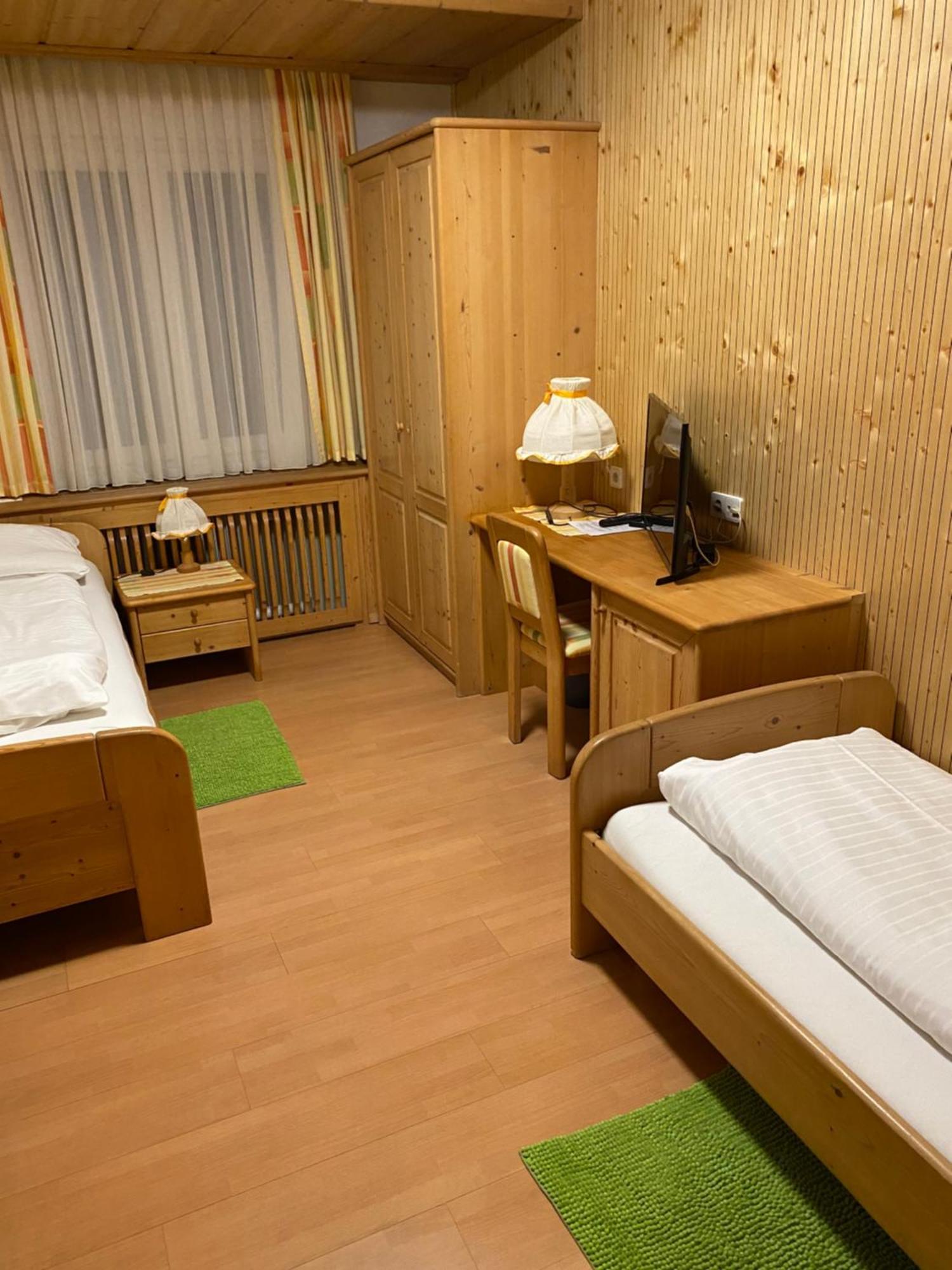 Hotel-Restaurant-Vinothek Felix Sommer Auersthal Extérieur photo