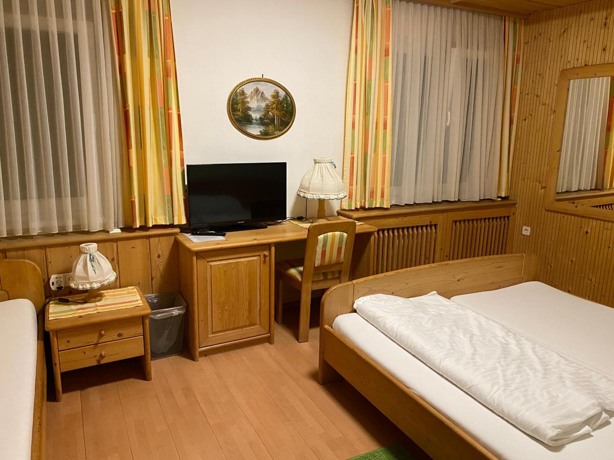 Hotel-Restaurant-Vinothek Felix Sommer Auersthal Extérieur photo
